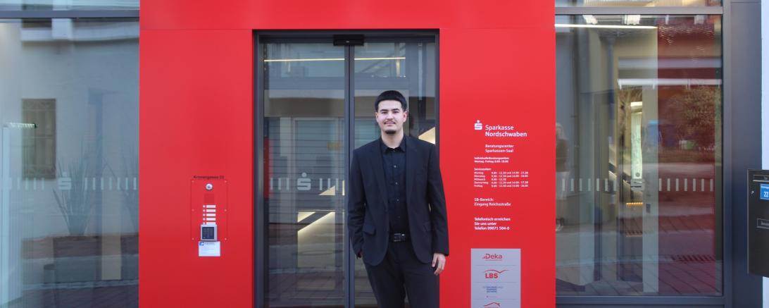 Sajad Sultani ist aktuell im ersten Ausbildungsjahr zum Bankkaufmann. 