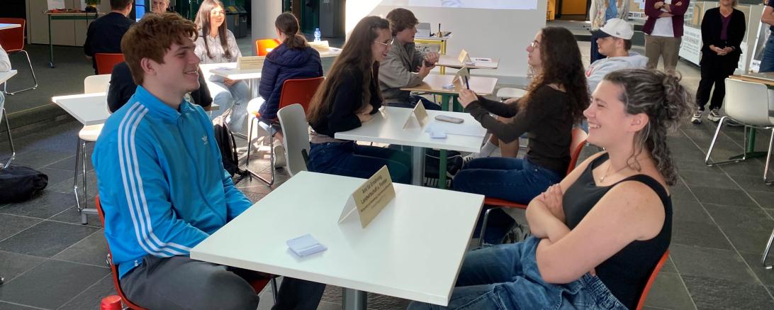 Beim Speeddating konnten Schülerinnen und Schüler passende Mentoren für ihr Praktikum finden.