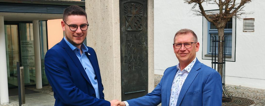 Nach 24 Jahren unter der Führung von Stefan Rößle hat am 1. Mai der neue Landrat Michael Dinkelmeier die Geschäfte im Landratsamt Donau-Ries übernommen. 