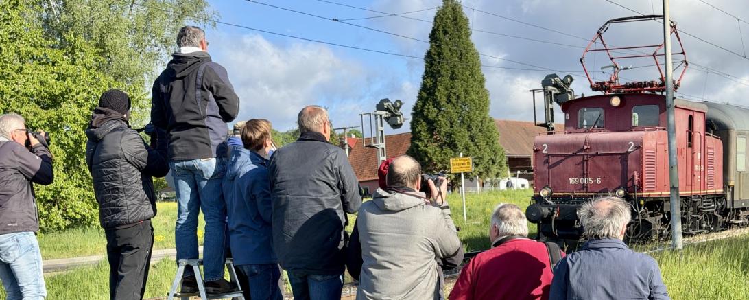 Fotografen fotografieren historische Dampflok 