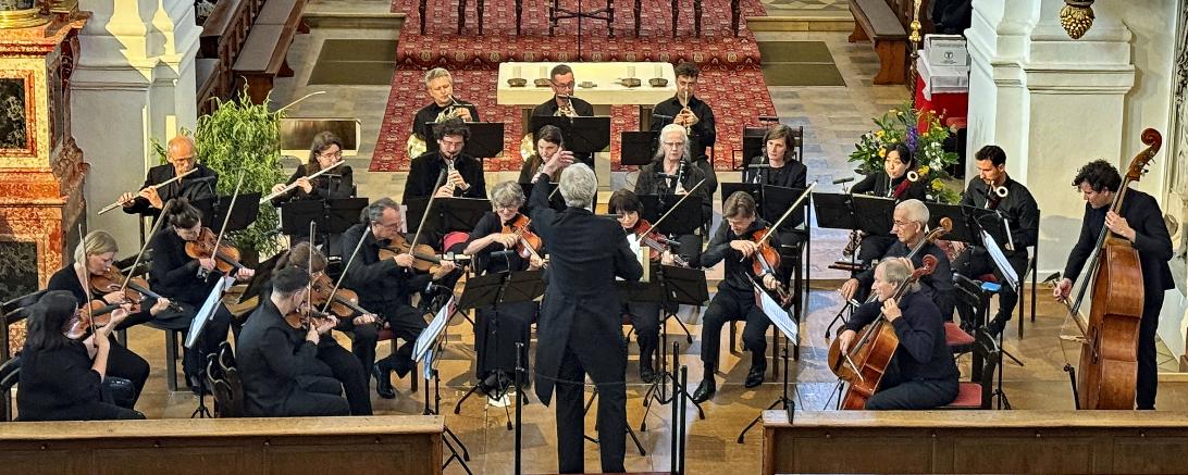 Das Bayerische Kammerorchester unter Johannes Moesus in Rosettis Serenade B25.