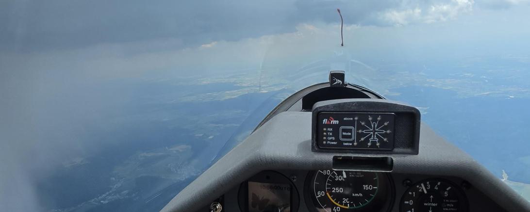 In fast 3000 Meter Höhe spendeten die Wolken am vergangenen Wochenende dem Segelflugzeug etwas Schatten.