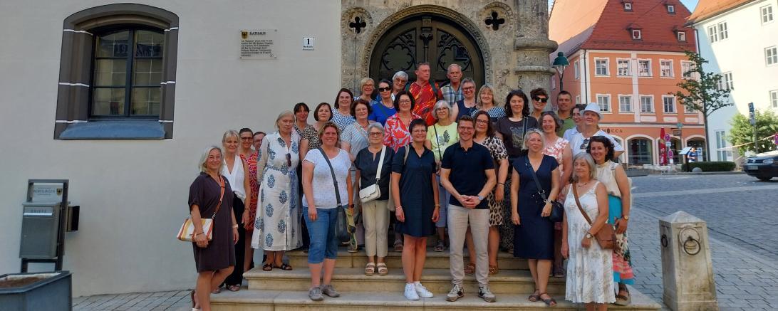 Mitglieder des Netzwerks „Unternehmerfrauen im Handwerk“ (UFH) Härtsfeld-Ipf-Ries besuchten am 24. Juni das Nördlinger Rathaus.