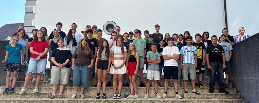 Die Schülerinnen und Schüler der Sankt-Georg Schule während des Besuchs des Landratsamtes Donau-Ries in Donauwörth