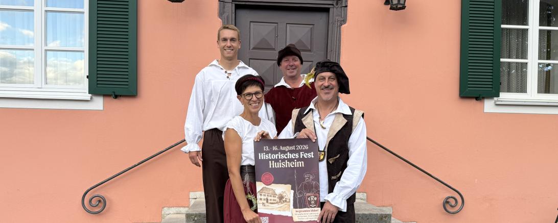 Daheim in Huisheim – Historisches Fest: Bürgermeister Harald Müller (r.) sieht das Fest auch als Ansporn für die Jugend