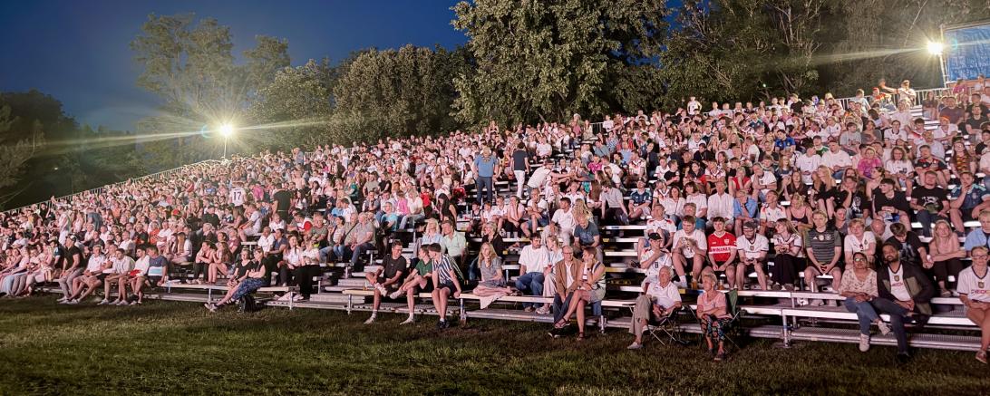 Über 3.500 Fans schauen das deutsche WM-Spiel gegen die Elfenbeinküste im Heilig-Kreuz-Garten.