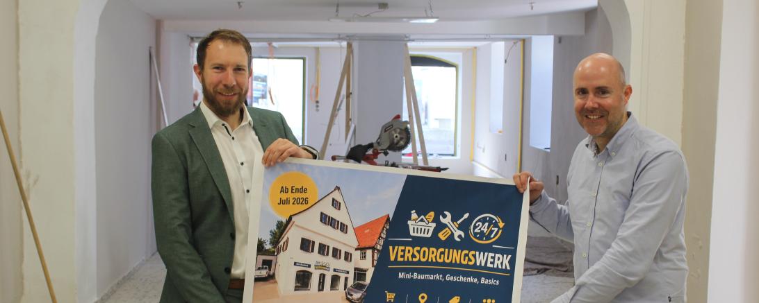 Thomas Heydecker, erster Bürgermeister der Stadt Oettingen (links) und Daniel Stiegler, geschäftsführender Gesellschafter der BGU (rechts) bei der Vorstellung des Versorgungswerks in Oettingen