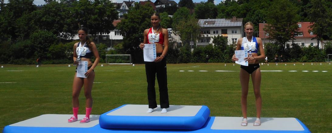 Siegerehrung von Marie Weinberger (3. Platz) im 7 Kampf