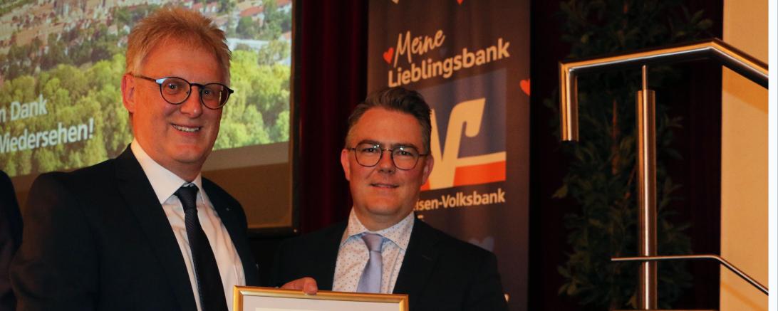 Goldene Ehrennadel für Bernhard Ströbele