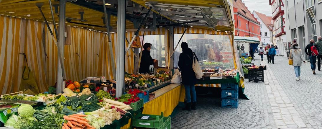 Der Nördlinger Wochenmarkt wird aufgrund des Altstadtflohmarkts auf Freitag, den 31. Juli 2026 vorverlegt.