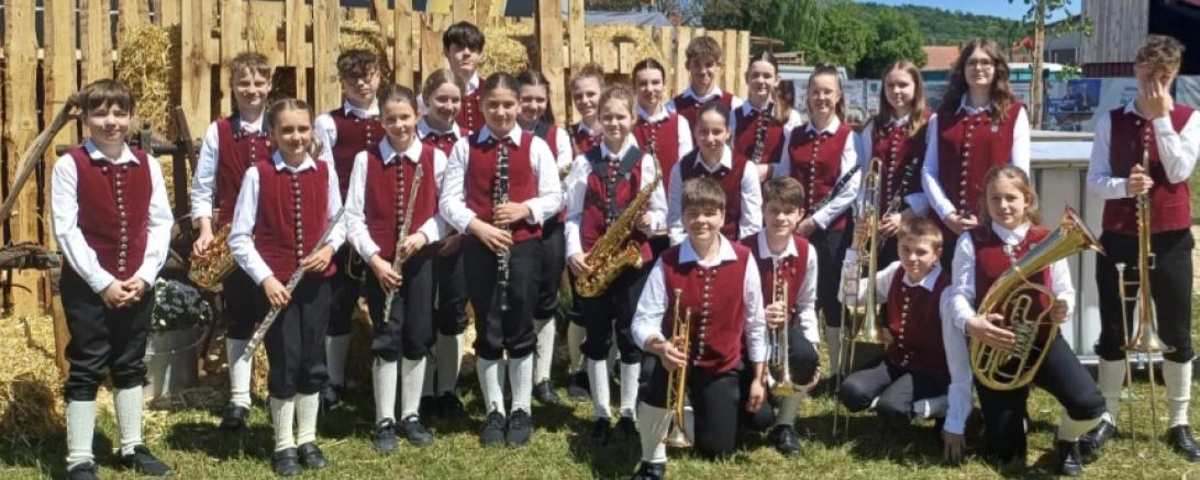 Die Jugendkapelle Reimlingen und der Gospelchor „Sing@life“ treten bei „Musik am Marktplatz“ auf.