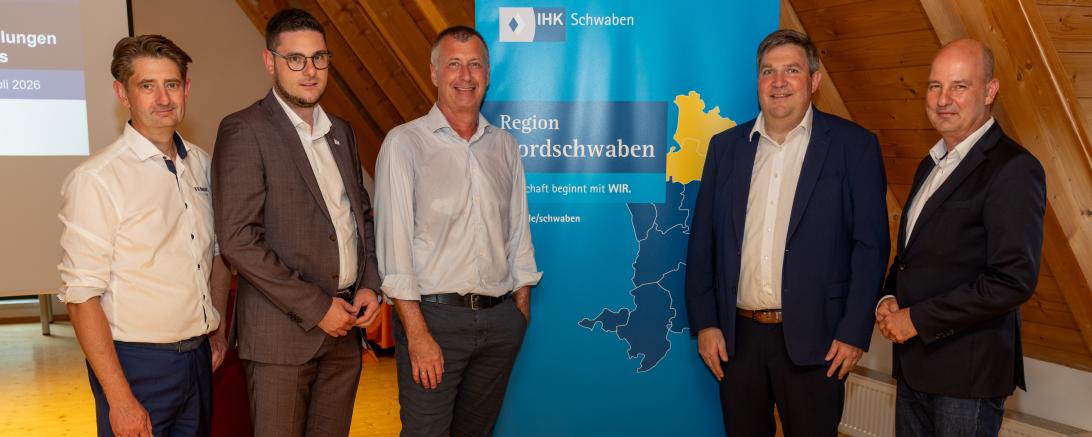 Andreas Dirr (Vorsitzender der IHK-Regionalversammlung Donau-Ries), Michael Dinkelmeier (Landrat Donau-Ries), Alexander Merenda (Vorsitzender IHK-Regionalversammlung Dillingen), Markus Müller (Landrat Dillingen), Dr. Marc Lucassen (Hauptgeschäftsführer IHK Schwaben)