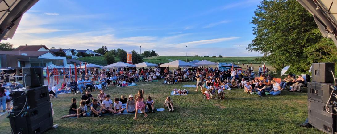 Liveacts, Familienfest und Partystimmung in Blossenau B+ Zentrum