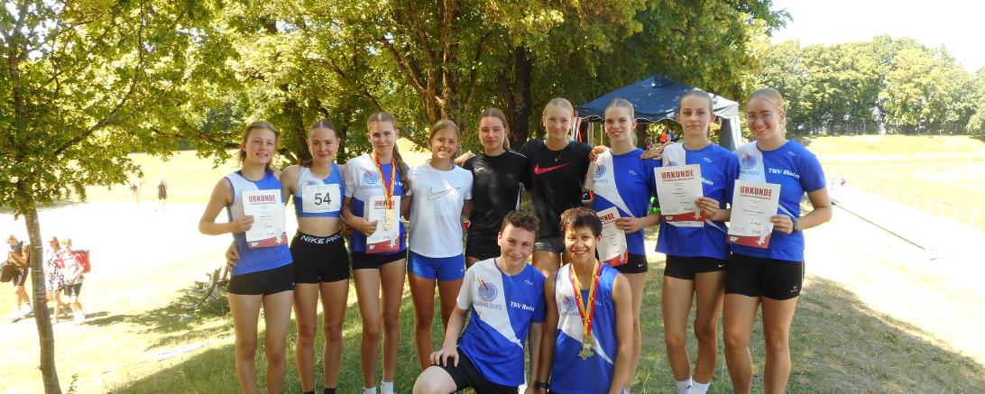 Das Bild zeigt die Athleten des TSV Rain und des VSC Donauwörth.