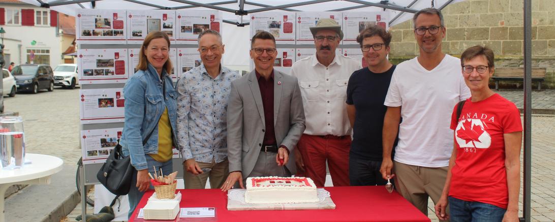 Zum Canada Day wurde am Nördlinger Marktplatz ein Pavillon aufgebaut.