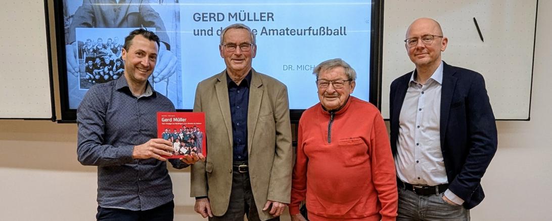 Helmut Wurm (2. v.r.) 2025  als Zeitzeuge bei einer Veranstaltung des Theodor-Heuss-Gymnasiums in Nördlingen.