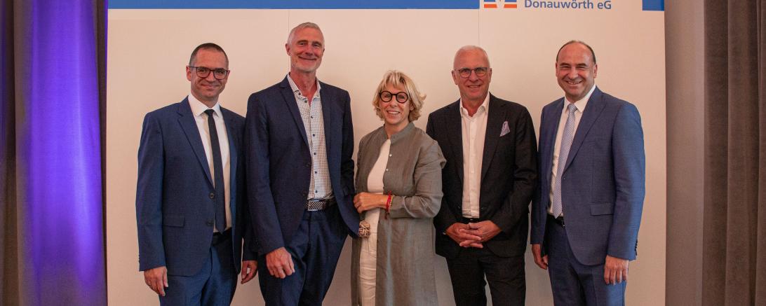 Vorstandssprecher Alexander Lehmann (rechts) und Vorstand Hubert Wöger (links) mit v. l. n. r. Aufsichtsratsvorsitzender Thomas Kopp und den wiedergewählten Aufsichtsratsmitgliedern Martina Mack und Peter Marx.