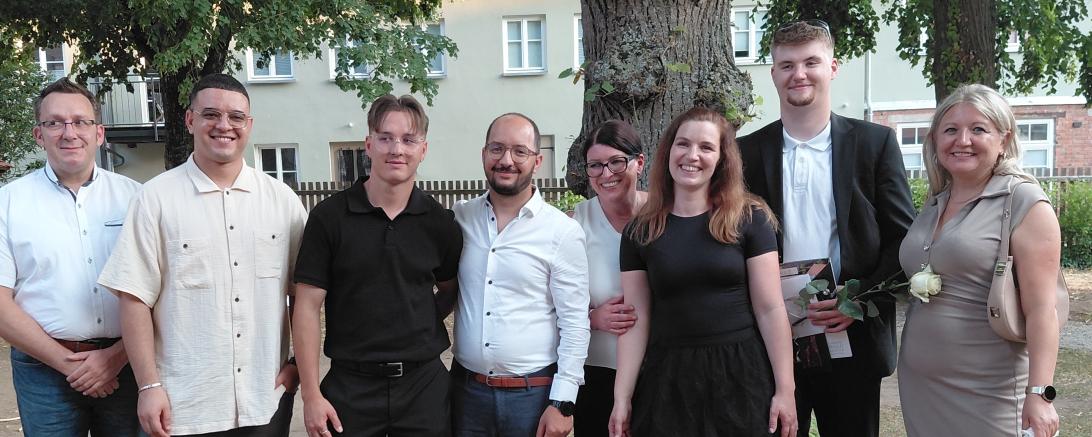 V.l.n.r.: Branko Schäpers, Bachich Saber, Elias Miller, Said Boukchiba, Gabriele Koller, Mateja Rajic, David Wolfinger, Edita Memisahovic