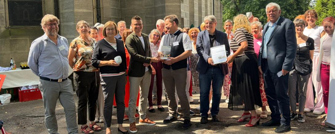 Am vergangenen Sonntag wurde dem Friedhofscafé in Nördlingen der Ehrenamtspreis der Versicherungskammer Stiftung für die Region Schwaben verliehen. 