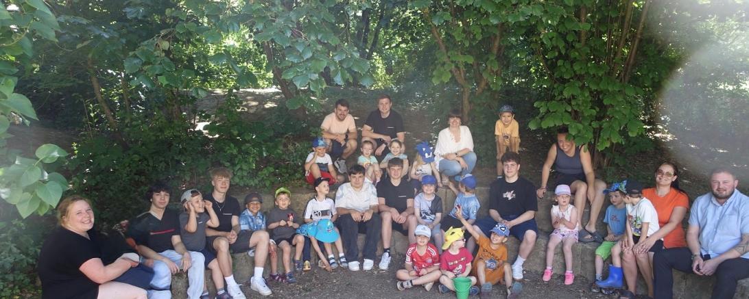 Im Garten der Einrichtung wurden zahlreiche Spiele angeboten, bei denen die Kinder begeistert mitmachten.