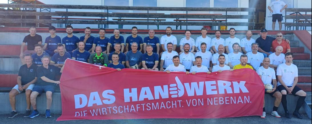 Donauwörther Mondspritzer in blau, Team Handwerkskammer in weiß.