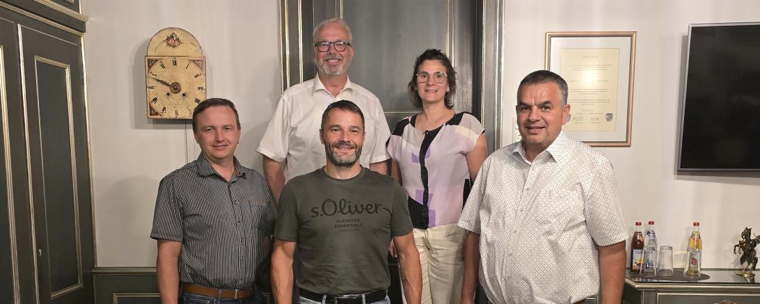  v.l.n.r. Andreas Harlander (Ortssprecher Sallach), 1. Bürgermeister Karl Rehm, Marco Schmidt (Ortssprecher Mittelstetten), Patricia Reiner (Ortssprecherin Unterpeiching), Helmut Förg (Ortssprecher Wächtering).