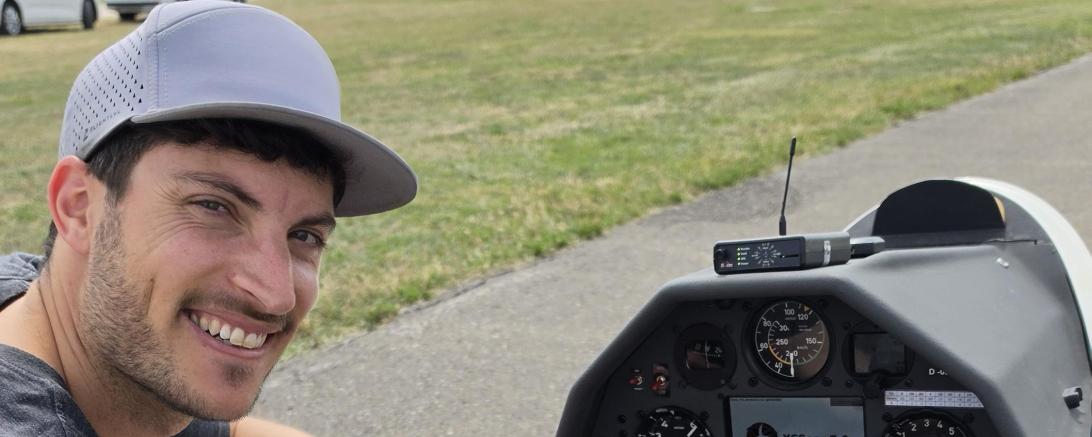 Stefan Langer, vor zwei Wochenenden noch bundesweit schnellster Bundesliga-Pilot, startet nun beim Segelflug-Grand-Prix und führt das Feld an. 