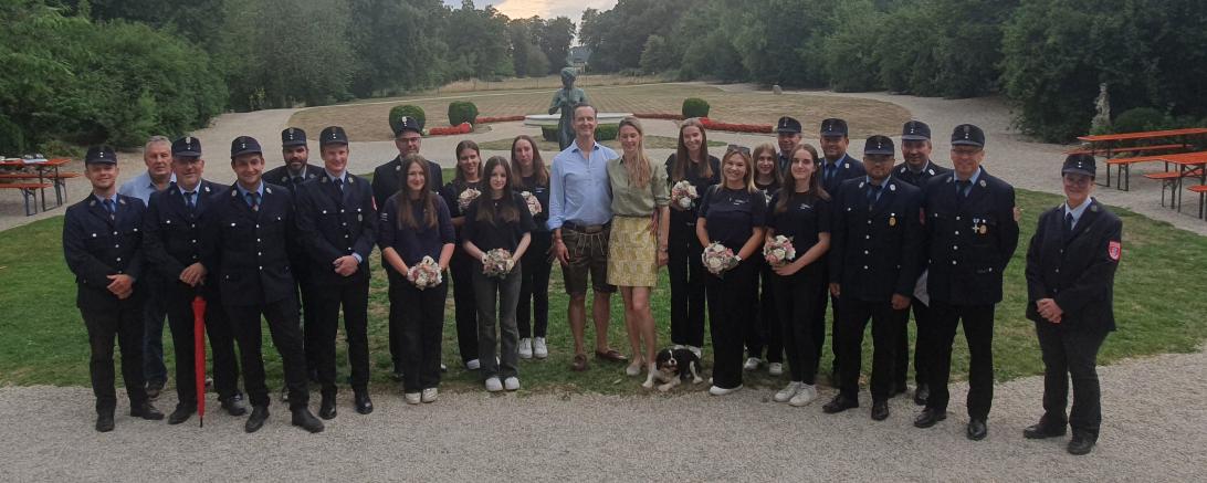  Prinzessin Camilla zu Sayn-Wittgenstein-Berleburg (M.) ist neue Schirmherrin der 150-Jahrfeier der FFW Amerdingen.