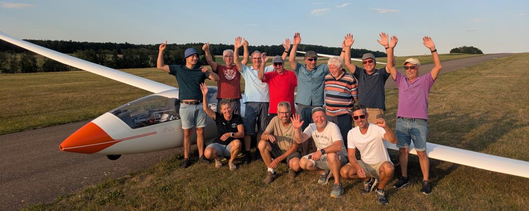 Das Bundesliga-Team der Segelfluggruppe Donauwörth-Monheim hat den Klassenerhalt in der Segelflug-Bundesliga in letzter Minute geschafft.