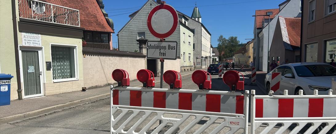 Wegen Bauarbeiten ist die Pflegstraße für den Durchgangsverkehr derzeit gesperrt. 
