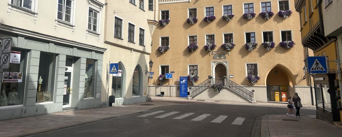 Die Poller werden unteranderem vor dem Zebrastreifen in der unteren Reichsstraße eingebaut. 