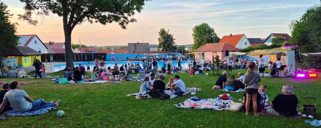 Musik-Sommer-Nacht im Freibad Monheim