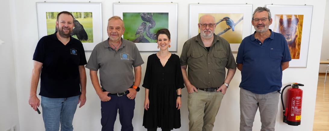 V.l.n.r.: Michael Walter (1. Vorsitzender), Thomas Schneid, Kathrin Häffner (Bibliotheksleiterin), Michael Soller und Herbert Thoma