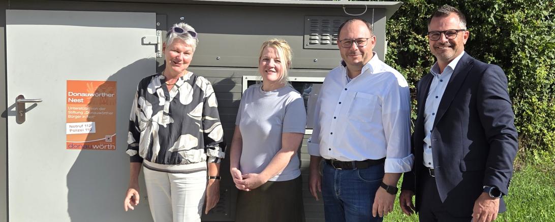 V.l.n.r. Simone Nieszery – Stiftung „Donauwörther Bürger in Not“, Catherine Traub – Sozialarbeiterin, Simon Srownal – Amtsleiter Bürgerdienste, Sicherheit und Soziales, Oberbürgermeister Jürgen Sorré