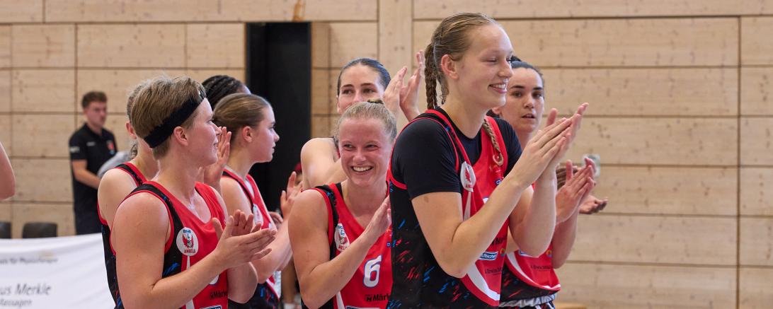 Gute Laune beim neuen Angels-Team nach dem deutlichen Testspiel-Sieg gegen Bamberg.