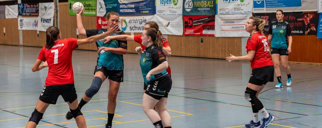 Krisztina Engi (am Ball) konnte beim Last-Minute-Sieg gegen die HSG Lauingen-Wittislingen II insgesamt elf der 18 Treffer erzielen