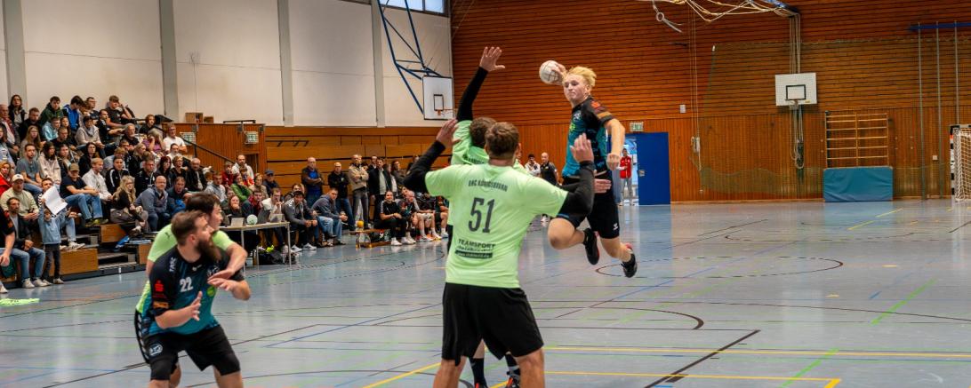 Die Herren der HSG Nordschwaben (am Ball: Tim Dreher) bestreiten am Wochenende einen Doppelspieltag gegen die 3. und 4. Mannschaft vom TSV Göggingen. 