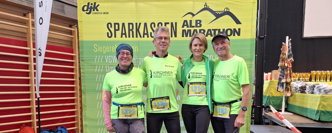kurz vor dem Start des 10 Km-Laufes von links Simone Breuer, Bernhard Satzenhofer, Sarah Langer und Hans Niederhuber