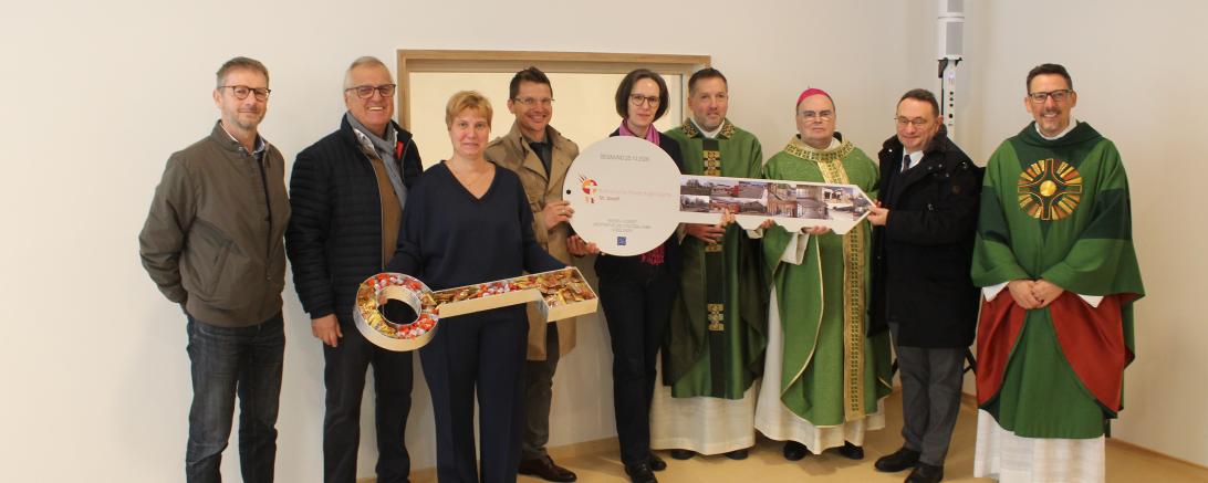 Mit der symbolischen Schlüsselübergabe wurde die neue Kindertagesstätte St. Josef offiziell eingeweiht.