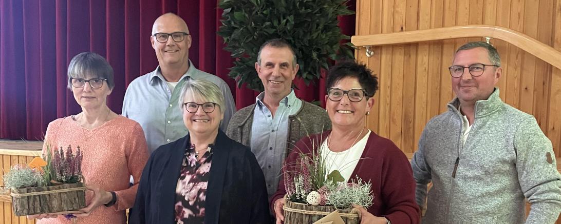 Dagmar Langer (20-jähriges Dienstjubiläum), Siegfried Karg (10-jähriges Dienstjubiläum), Bürgermeisterin Anita Ferber, Günther Hasmüller (30-jähriges  Dienstjubiläum), Marion Rebele (10-jähriges Dienstjubiläum), Personalratsvorsitzender Wolfgang Spenninger, Auf dem Foto fehlt: Anneliese Fickel-Wanzo (10-jähriges  Dienstjubiläum) 