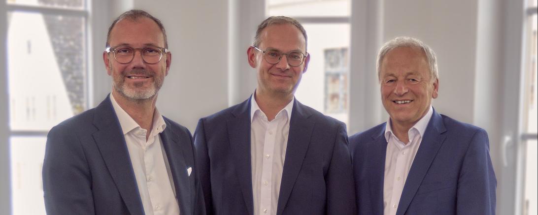 Der Vorstand der Sparkasse Nordschwaben (v.l.n.r): Michael Scholz, Martin Jenewein und Wolfgang Winter, Vorstandsmitglied der Sparkasse Nordschwaben, der zum 1. November 2026 in den Ruhestand tritt.