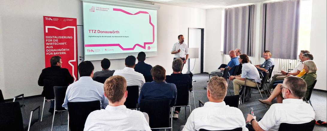 Mehrmals im Jahr treffen sich die Forschenden am TTZ Donauwörth der Technischen Hochschule Augsburg mit regionalen Unternehmen, um über aktuelle Themen zu sprechen – diesmal zum Thema Digitale Souveränität. 