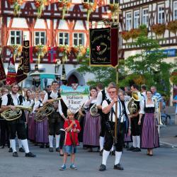 Das Bild zeigt die Jakobikirchweih in Oettingen.