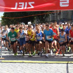 Das Bild zeigt den Stadtlauf in Nördlingen.