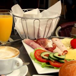 Das Bild zeigt ein Frühstück