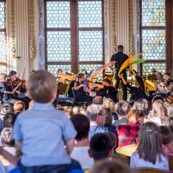 Das Bild zeigt ein Kinderkonzert im Residenzschloss Oettingen