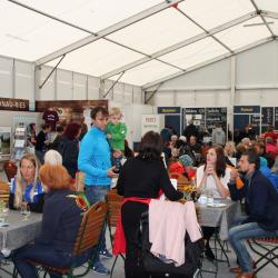 Die Donauries-Halle D war ein beliebter Anlaufpunkt, bei dem die Partnerstädte, kulinarische Spezialitäten und der Landkreis an sich viele interessierte Besucher um sich versammelten.