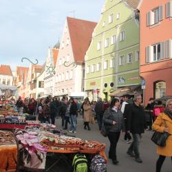 Besucher auf dem Wintermarkt
