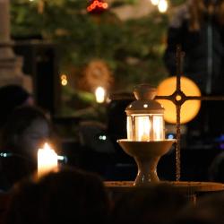 Religiöse Andacht mit Kerzen
