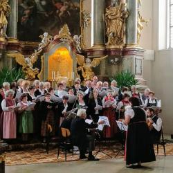 Das Bild zeigt ein Konzert des HeimatChores DonauRies.